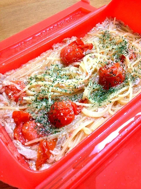 ルクエで超簡単♪ツナとトマトのパスタ|よちさん