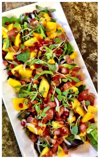 Snapdishの料理写真:Mango, pomegranate and bacon salad|Lemar Olivierさん