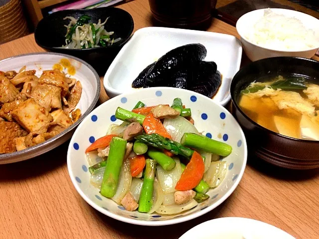 アスパラの炒め物、茄子の焼きびたし 昨日の残り〜|こんこんさん