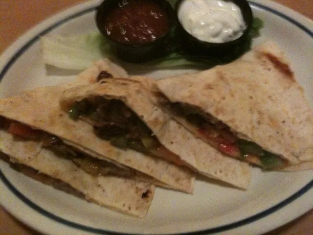 IHOP International House of Pancakes has Quesadillas!|Sinjin Tigerさん