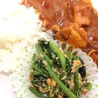 Snapdishの料理写真:チキントマトカレーとほうれん草の炒めもの|まきさん