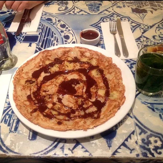 Snapdishの料理写真:Pannenkoek (banana, nuts, chocolate)|azuuuzaさん