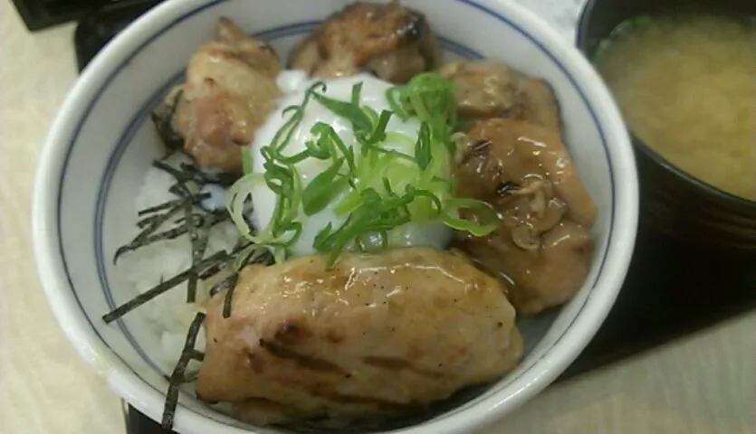 半熟焼鳥つくね丼|まぐろさん