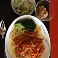 Snapdishの料理写真:ブルーチーズポテトサラダとイタリアンパセリトマトソースパスタ|SHOKOさん