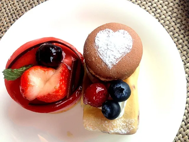 Strawberry and blueberry cakes!|Len R Ortegaさん