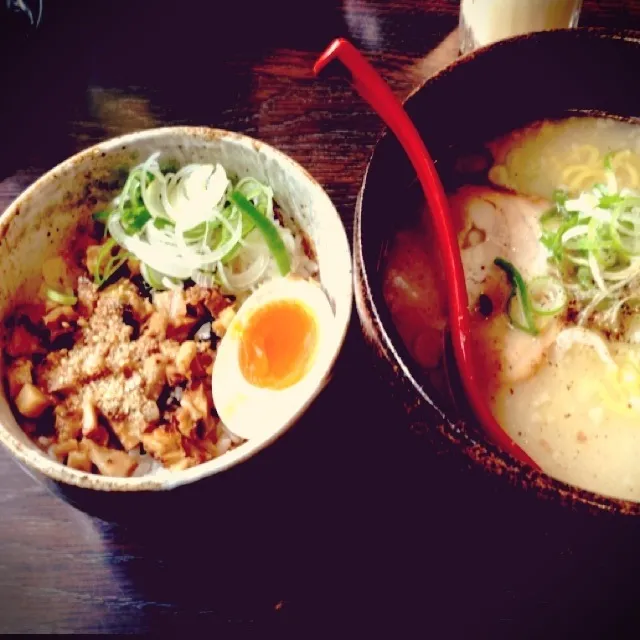 Snapdishの料理写真:塩ラーメン＋まかない飯のランチセット|よっしーさん