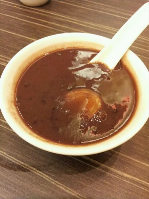 reunion dinner - red bean with black glutinous rice soup and black sesame dumpling|genさん