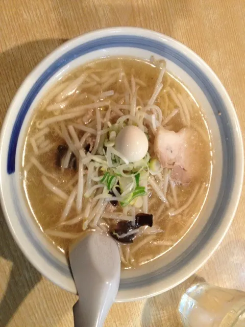 函館松風町のエビス軒の塩ラーメン¥650スープに絡むメンがたまらない逸品ラーメンはウマいがしかし、その後が凄い（≧∇≦）プラス¥100でおじやに☆*:.｡. o(≧▽≦)o .｡.:*☆そいつがも〜最高です一度お試しあれぇ(^^)／~~~|函館B級グルメ調査隊体調さん