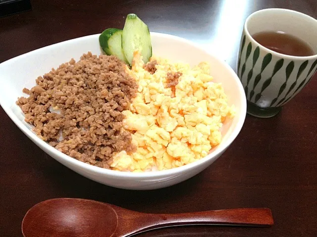 鶏そぼろ二色丼♪|もこさん