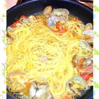 Snapdishの料理写真:アサリとトマトのパスタ|りかさん