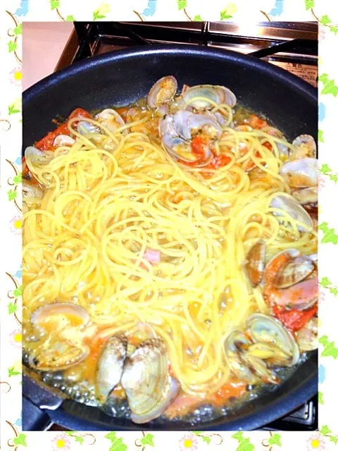 Snapdishの料理写真:アサリとトマトのパスタ|りかさん