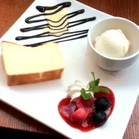 Snapdishの料理写真:隠れ家的なお店のチーズケーキ♪|月下さん