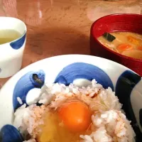 Snapdishの料理写真:TKGと豚汁の朝ごはん|chinamiさん