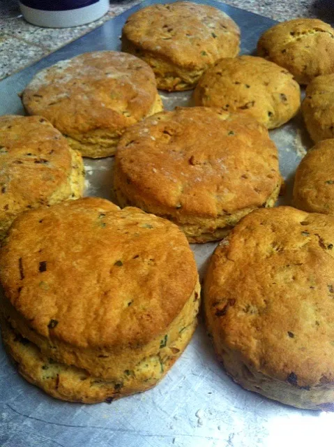 Snapdishの料理写真:caramelized onion sourdough biscuits|mamakumiさん