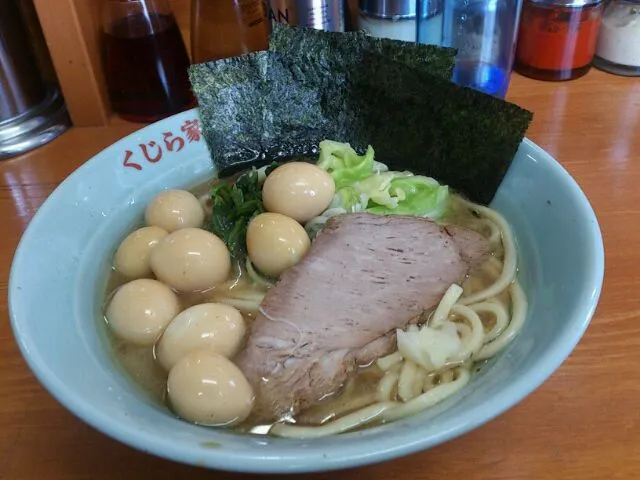 Snapdishの料理写真:横浜ラーメン小うずらトッピング|やかんちゃんさん