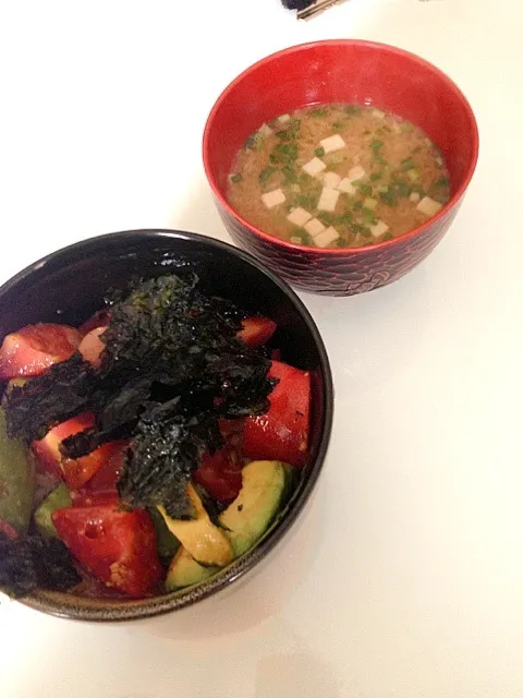 アボカドトマトマグロ丼|りなさん