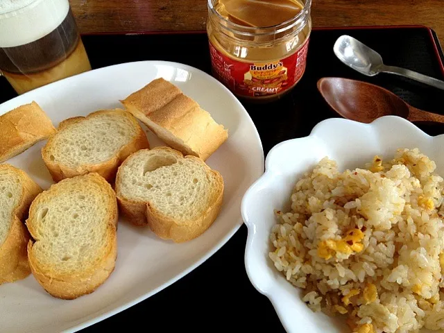 昼はチャーハンと、フランスパン。|Kojiさん