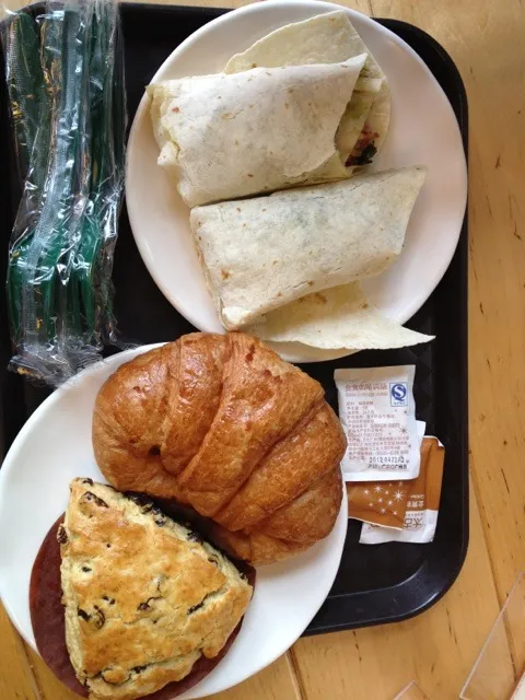 Starbucks- scone, croissant&rolls|Sherinewangさん