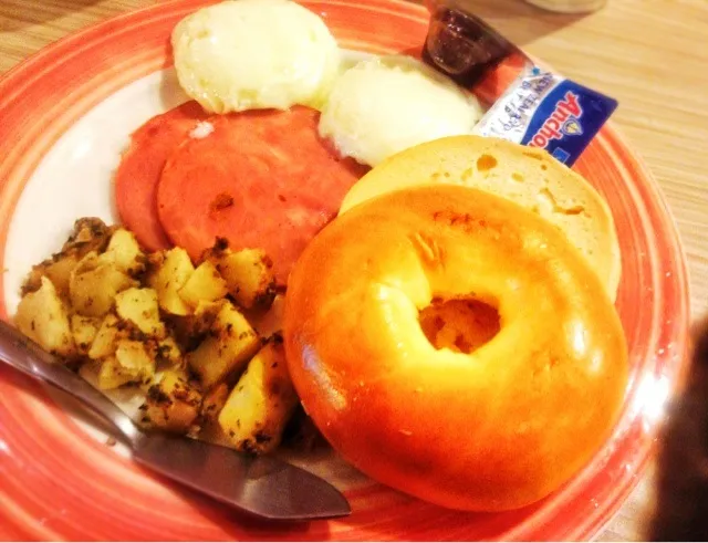 Bagel 🍄boiled egg🐣ham🐖potato with rosemary 🍠🌿|Nonononoさん