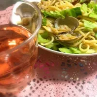 あさりとキャベツの、和風パスタ。ロゼと供に。|かなこさん