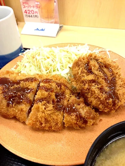 Snapdishの料理写真:ロース、メンチカツ定食|nobさん