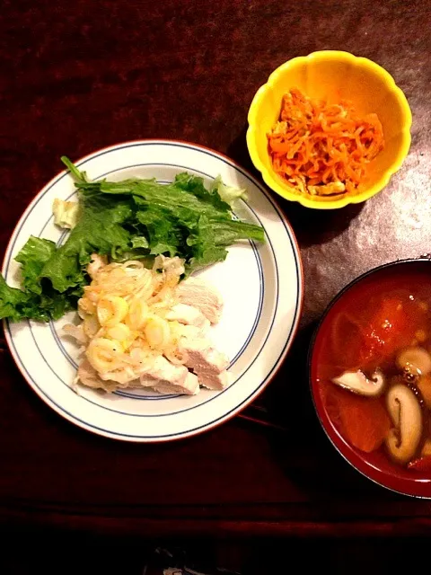 蒸し鶏のネギ塩ダレ トマトすまし汁 人参のしりしり|香山ありすさん