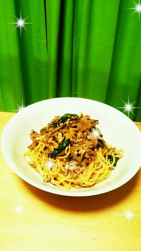 Snapdishの料理写真:Japanese style pasta and spinach and onion and minced lotus root|youさん