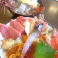 Snapdishの料理写真:海鮮丼 from sapporo|ggge0rgeさん