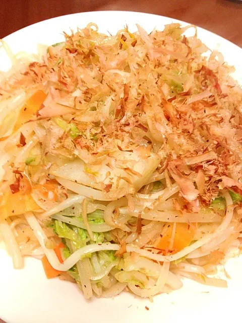 Snapdishの料理写真:しょっつる焼きうどん|もめんさん