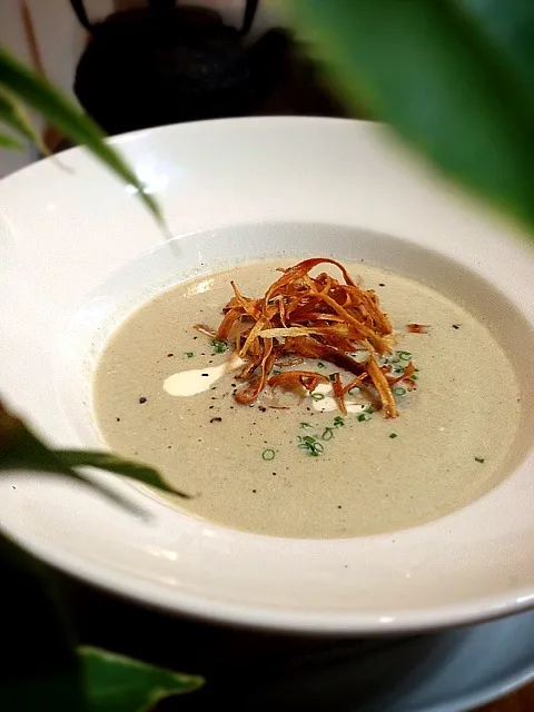 burdock soup with cream,chives and crispy burdock/ごぼうスープ|rick chanさん