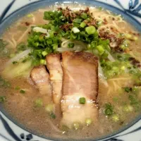 Snapdishの料理写真:とんこつラーメン|佐藤　雄一さん