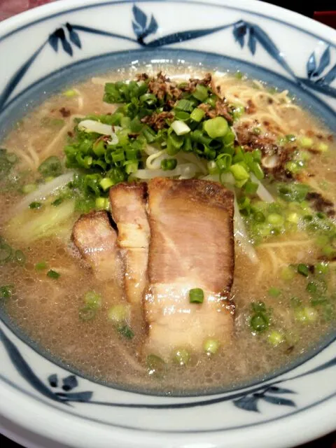 Snapdishの料理写真:とんこつラーメン|佐藤　雄一さん