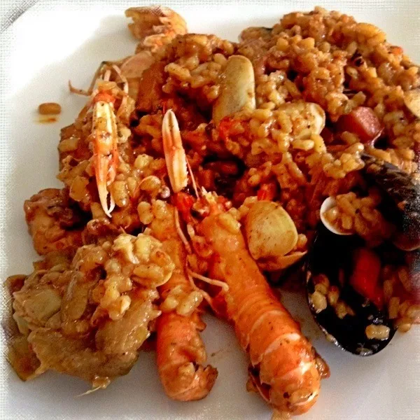 Seafood paella|De Pupesさん