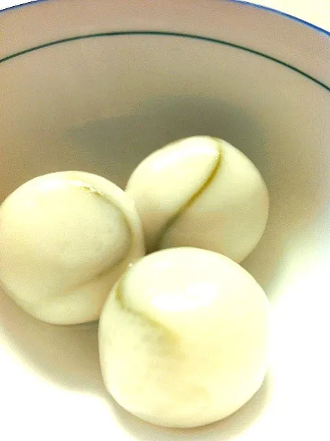 Snapdishの料理写真:Chestnut paste-filled rice balls|Juliee ~ ジュリーさん