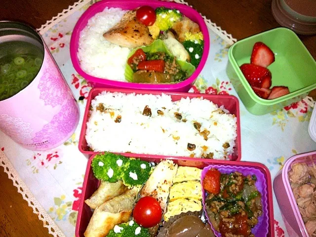 Snapdishの料理写真:姉妹お弁当ー！|晃さん