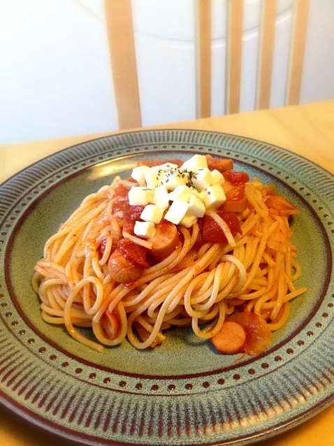 休日ランチ トマトとモッツァレラのパスタ|ゆうさん