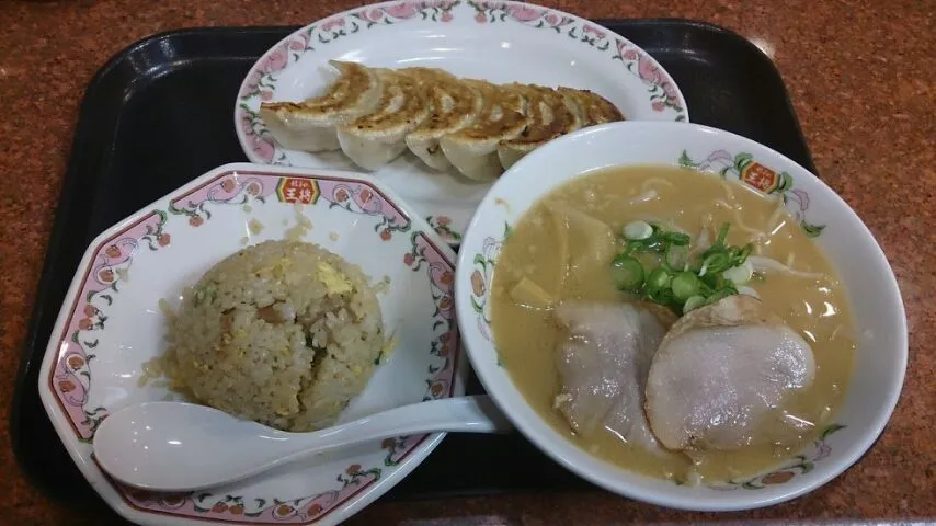 Snapdishの料理写真:王将ラーメンセット|根本　正浩さん