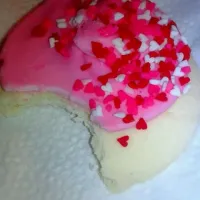 Snapdishの料理写真:sugar cookie with frosting and sprinkles|Abigail Bustosさん