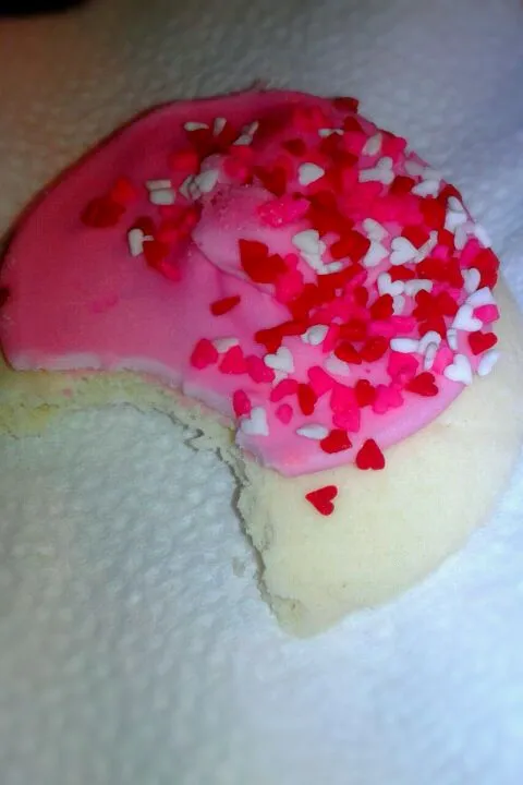 Snapdishの料理写真:sugar cookie with frosting and sprinkles|Abigail Bustosさん