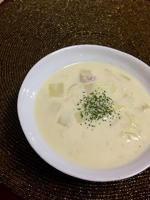 Snapdishの料理写真:白菜とベーコンのミルクスープ|しゅうさん