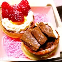 Snapdishの料理写真:苺とカスタードのパイと生チョコとチョコカスタードのパイ