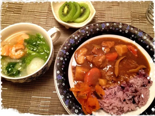 ポークと里芋のカレーライス  蕪と菜の花のスープ  キウイフルーツ|ikukoさん