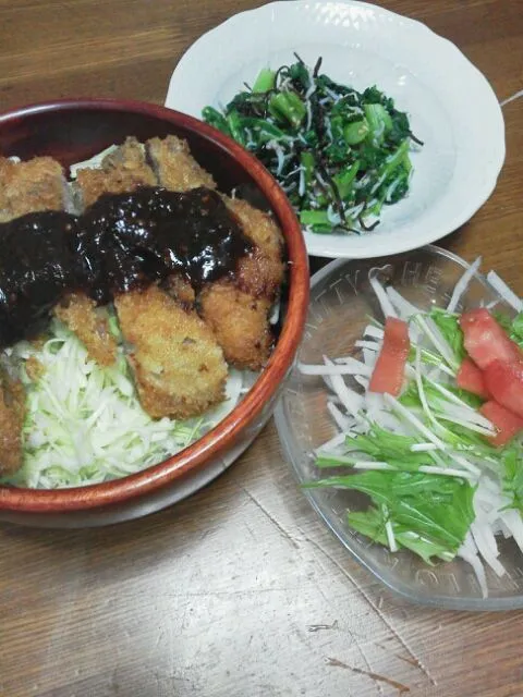 味噌カツ丼、菜花の塩昆布和え、大根サラダ|京子さん