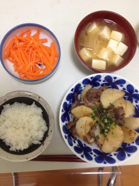 Snapdishの料理写真:山芋と牛肉の炒め物定食|Alisaさん