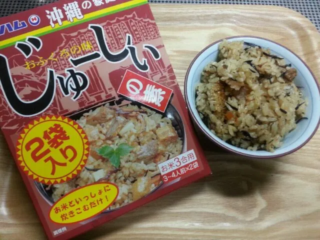 お友達にお土産で頂いた炊き込みご飯作ってみたよ！これ美味しいε٩(๑> ₃ <)۶з|ゆうさん