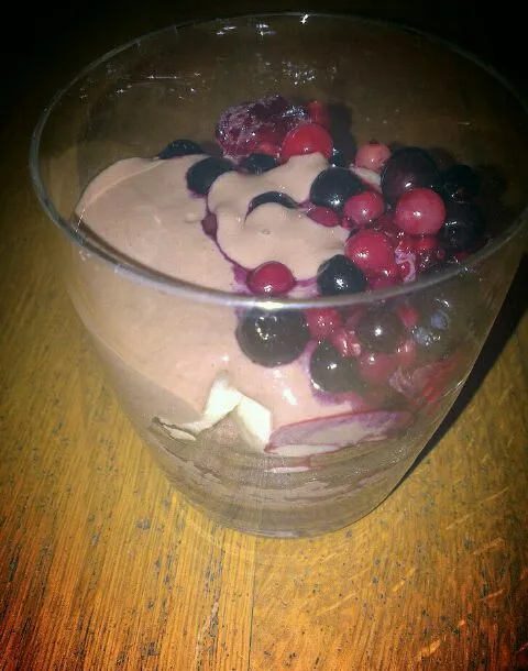 protein chocolate and berries|deliciousさん