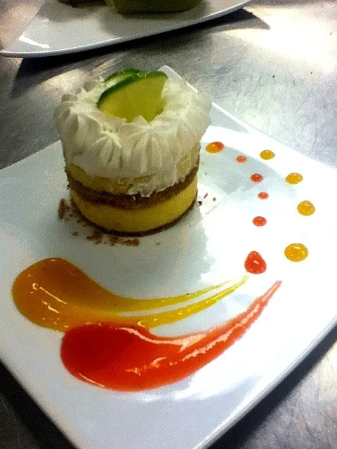 Key lime pie with mango and strawberry coulis|chris hallさん