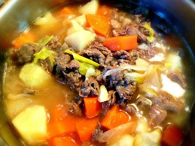 すき焼き風★牛肉じゃが Potatoes and Carrots Stewed with beef|***さん