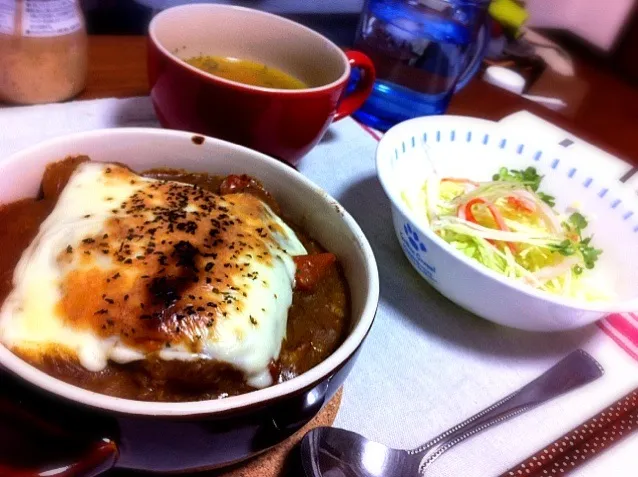 ハンバーグカレードリア、野菜スープ、サラダ|カナエさん