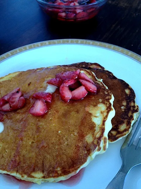 Boozey berry pancakes !  Infused strawberries!|lauren shannonさん